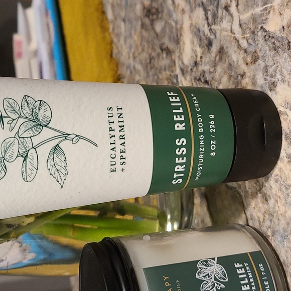 Bath and body lotion and candle - Picture 3 of 3